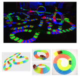 Circuit de Voitures Lumineux Light Race Jouet Enfant 220 PIÈCES + 1 VOITURE - Parents Sereins